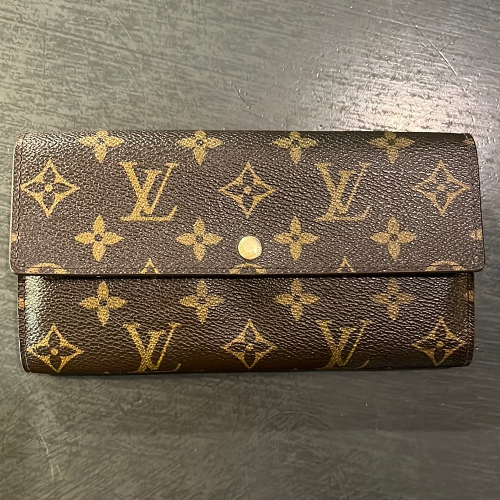 Louis Vuitton Sarah wallet!